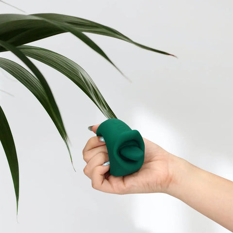 Loveline - Licking And Vibrating Clitoral Stimulator